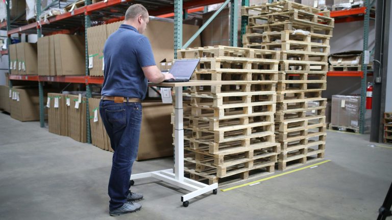 How to Implement Autonomous Mobile Robots (AMRs) in Your Warehouse